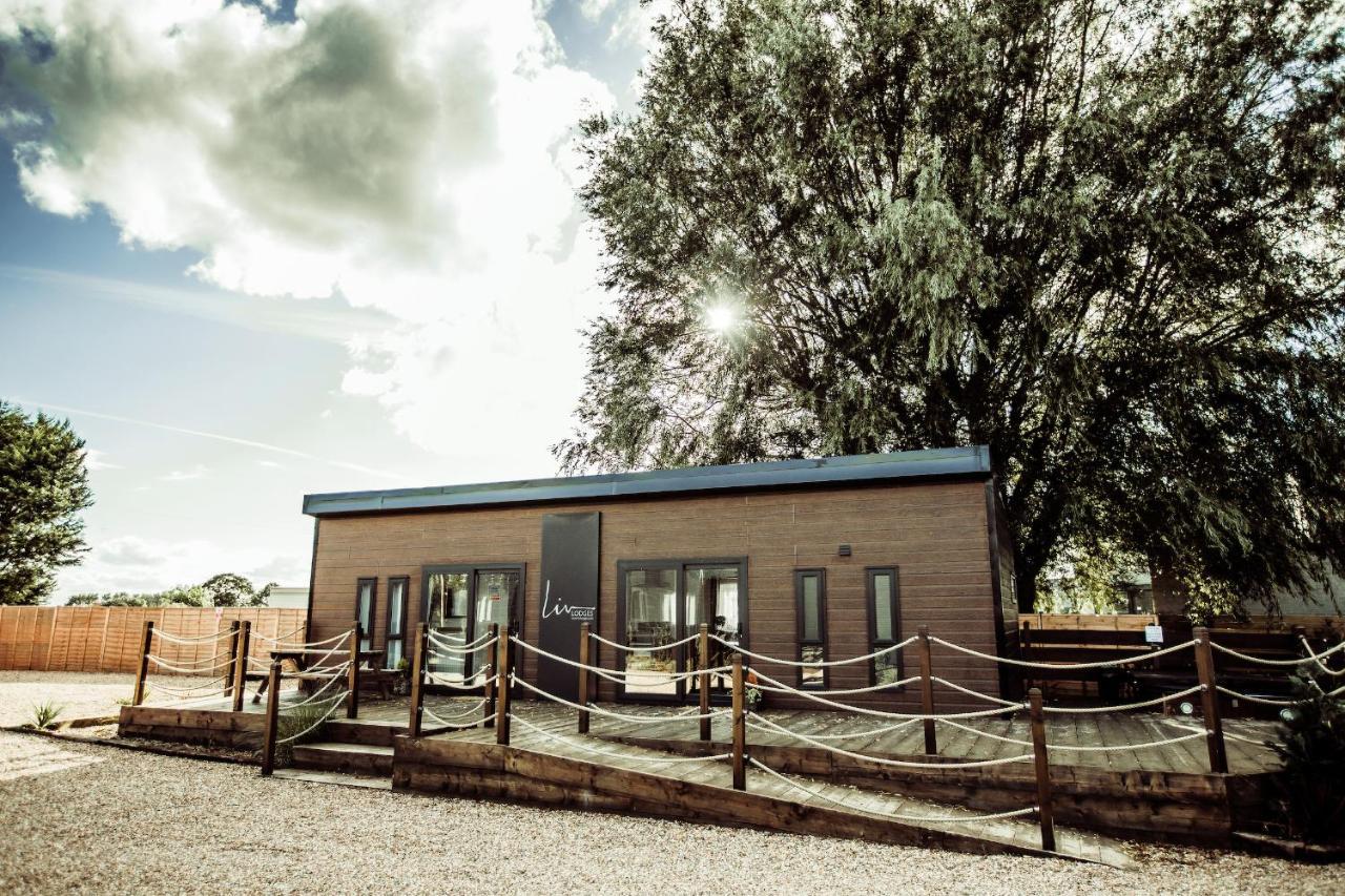 Black Bull Retreat, Barmston With Private Hot Tubs Driffield Exterior photo