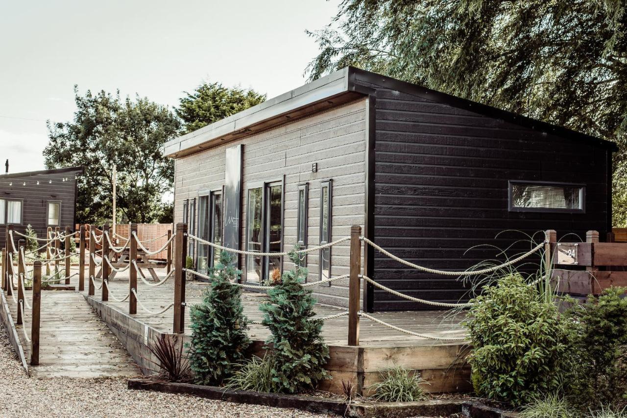 Black Bull Retreat, Barmston With Private Hot Tubs Driffield Exterior photo