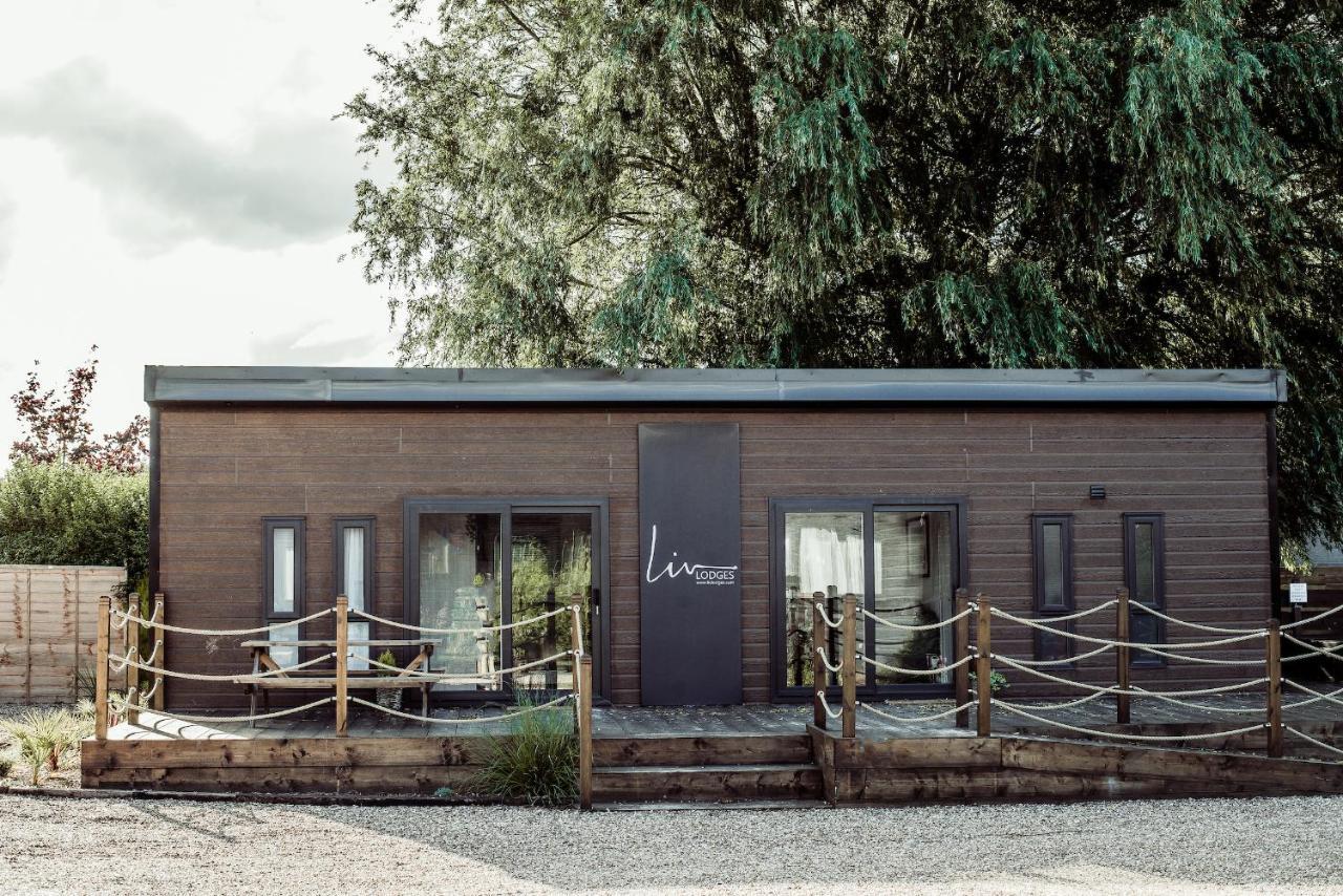 Black Bull Retreat, Barmston With Private Hot Tubs Driffield Exterior photo
