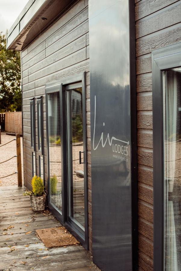 Black Bull Retreat, Barmston With Private Hot Tubs Driffield Exterior photo